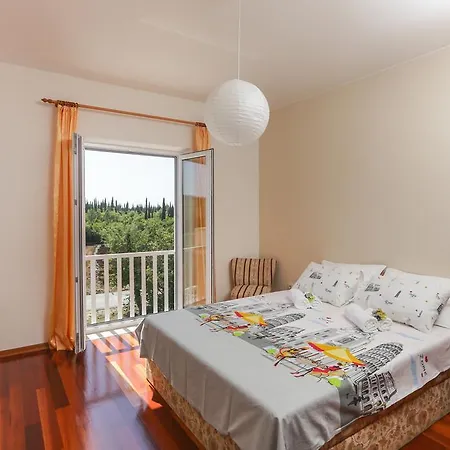 Harmonia Apartment *