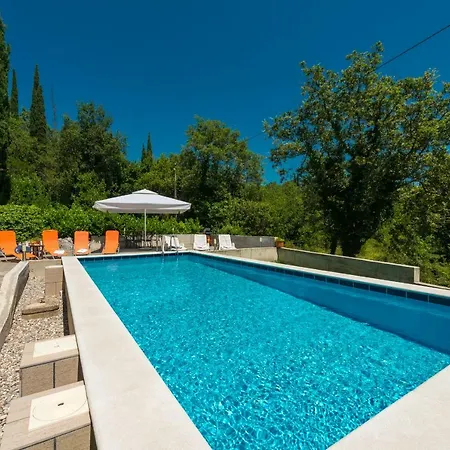 Harmonia Apartment *